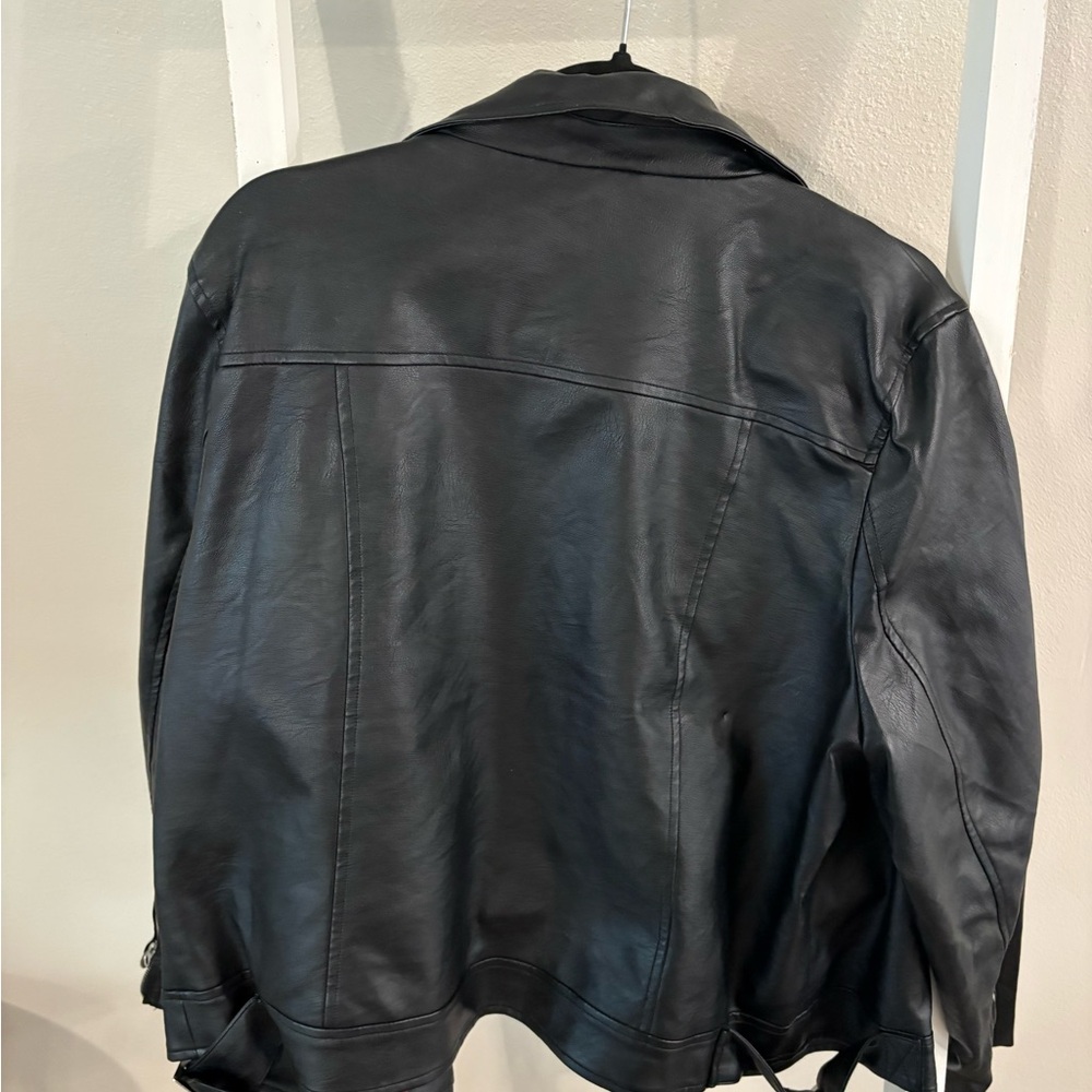 Sleek Black Leather Biker Jacket for Women - Picture 2 of 2